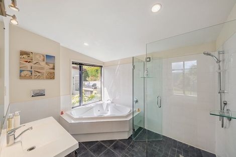 Photo of property in 58 Mt Marua Way, Timberlea, Upper Hutt, 5018