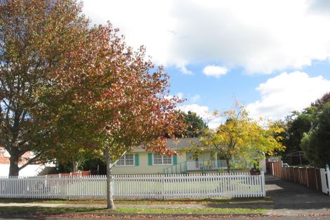 Photo of property in 53 Beechdale Crescent, Pakuranga Heights, Auckland, 2010