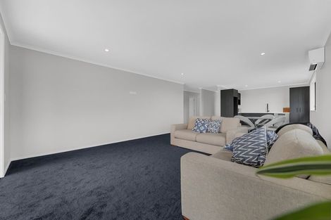 Photo of property in 2 Paapaka Way, Waiuku, 2123