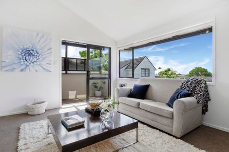 Photo of property in 2/99 Matipo Road, Mairangi Bay, Auckland, 0630