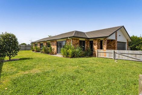 Photo of property in 8 County Drive, Hawera, 4610
