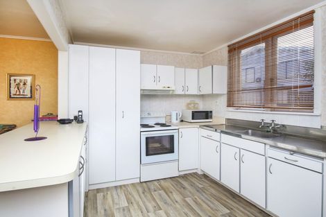 Photo of property in 2/9 Adriatic Avenue, Henderson, Auckland, 0612