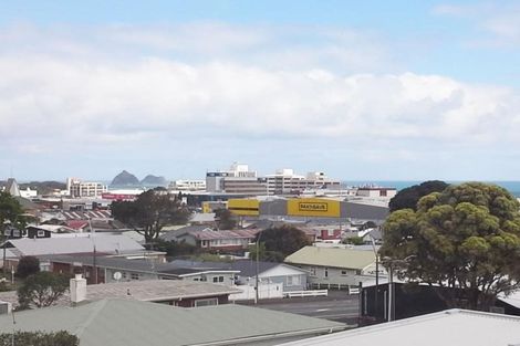 Photo of property in 83a Eliot Street, New Plymouth, 4310