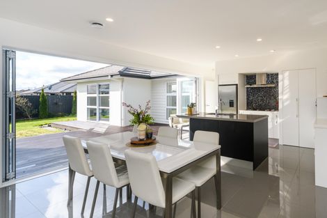 Photo of property in 175 Pacific Drive, Fitzherbert, Palmerston North, 4410