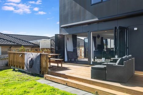 Photo of property in 4 The Fjord, Aotea, Porirua, 5024