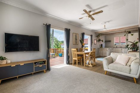 Photo of property in 2/66 Miller Road, Mangere Bridge, Auckland, 2022