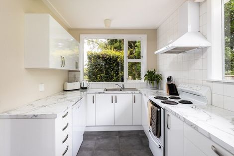 Photo of property in 30 Holsworthy Road, Lower Vogeltown, New Plymouth, 4310