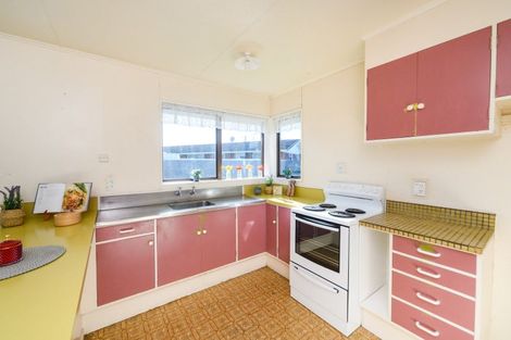 Photo of property in 18 Westmere Place, Takaro, Palmerston North, 4412