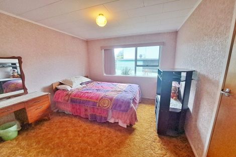 Photo of property in 94 Matipo Road, Te Atatu Peninsula, Auckland, 0610