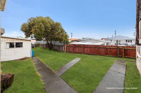 Photo of property in 4 Matipo Street, Castlecliff, Wanganui, 4501