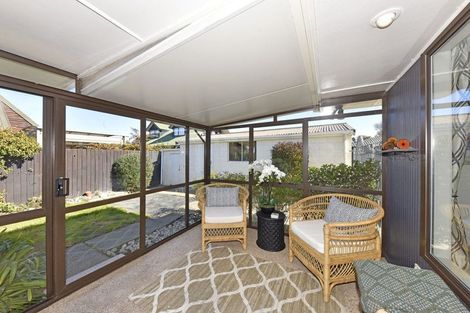 Photo of property in 2/23 Broadfell Avenue, Avonhead, Christchurch, 8042
