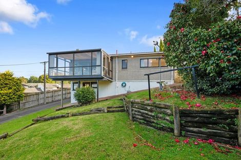 Photo of property in 1/3 Hall Road, Glenfield, Auckland, 0629