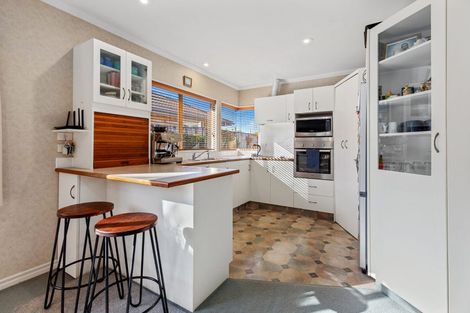 Photo of property in 24 Kahira Crescent, Papamoa Beach, Papamoa, 3118