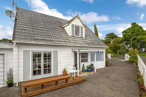 Photo of property in 25 Kitewao Street, Northcote, Auckland, 0627