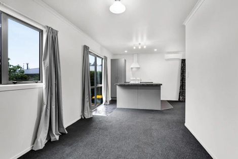 Photo of property in 15b Queens Road, Glen Avon, New Plymouth, 4312