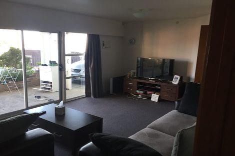 Photo of property in 17 Cashmere Place, Glenfield, Auckland, 0629