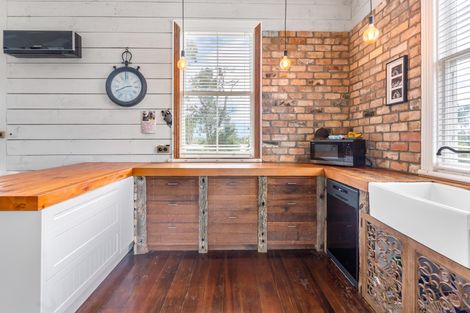 Photo of property in 2 Collingwood Road, Waiuku, 2123