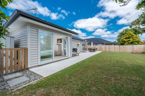 Photo of property in 6 Lockyer Road, Kumeu, 0810