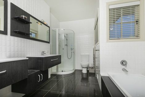 Photo of property in 21 Koraha Road, Kumeu, 0892