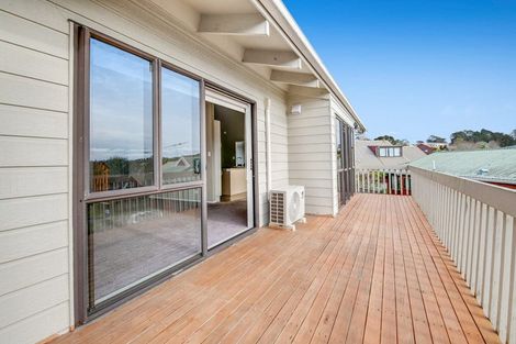 Photo of property in 10 Unsworth Drive, Unsworth Heights, Auckland, 0632
