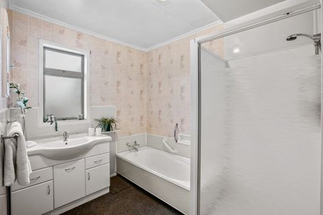 Photo of property in 5 Endeavour Street, Marfell, New Plymouth, 4310