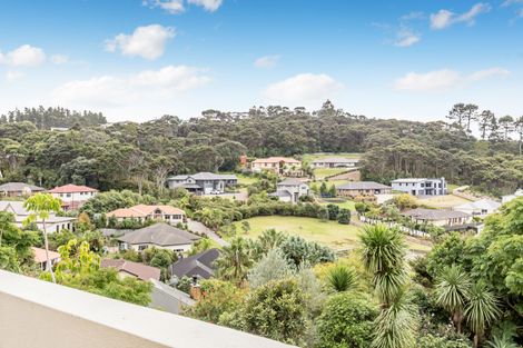 Photo of property in 17 Coralsea Way, Arkles Bay, Whangaparaoa, 0932