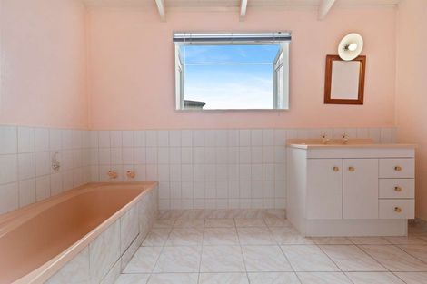 Photo of property in 906 Papamoa Beach Road, Papamoa Beach, Papamoa, 3118