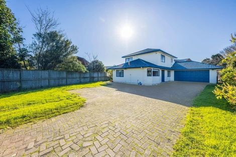 Photo of property in 16 Ewhurst Place, Goodwood Heights, Auckland, 2105