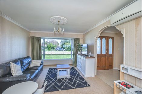 Photo of property in 140 Mako Mako Road, Levin, 5510