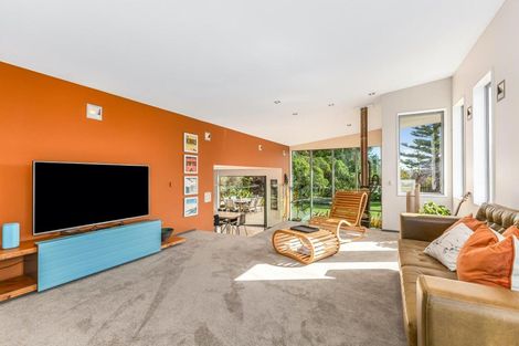 Photo of property in 21 Paekakariki Hill Road, Pauatahanui, Porirua, 5381