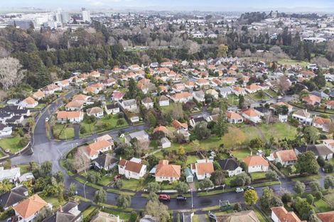 Photo of property in 27 Bledisloe Terrace, Hamilton East, Hamilton, 3216