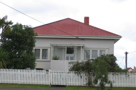 Photo of property in 1/37 Beach Haven Road, Beach Haven, Auckland, 0626