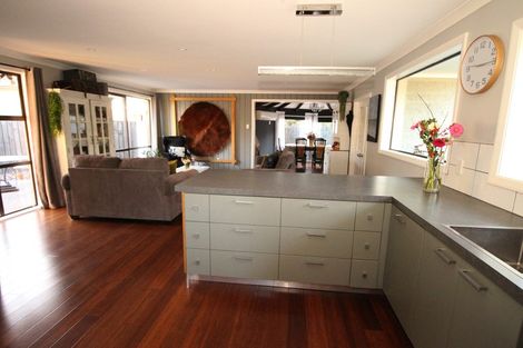 Photo of property in 17 Hawthornden Road, Avonhead, Christchurch, 8042