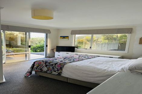 Photo of property in 8 Pendrell Road, Piha, New Lynn, 0772