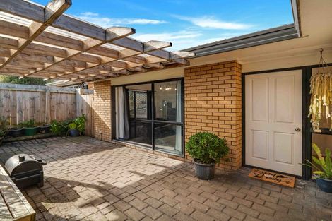 Photo of property in 2/19 Sailfish Drive, West Harbour, Auckland, 0618