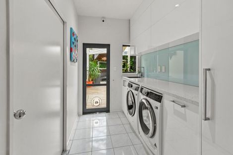 Photo of property in 6 Ribbonwood Crescent, Goodwood Heights, Auckland, 2105