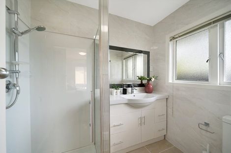 Photo of property in 2 Nile Road, Kelston, Auckland, 0602