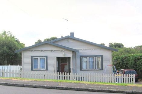 Photo of property in 28 Tahi Terrace, Glen Eden, Auckland, 0602
