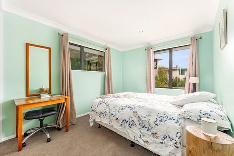Photo of property in 8 Botany Lane, Whitby, Porirua, 5024