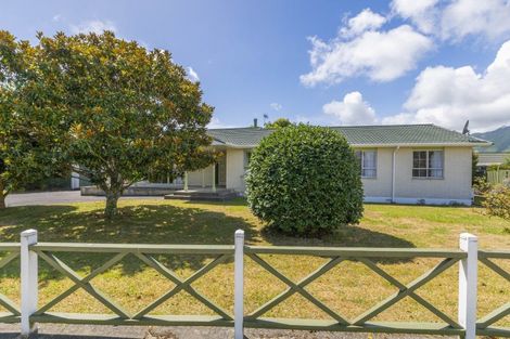 Photo of property in 77 Belvedere Avenue, Waikanae, 5036