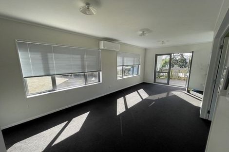 Photo of property in 7 Mirage Place, Beach Haven, Auckland, 0626