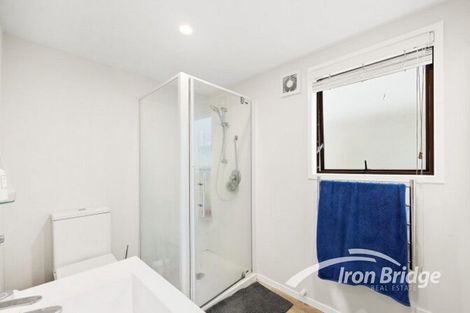 Photo of property in 2/15 Ridgewood Crescent, Birkenhead, Auckland, 0626