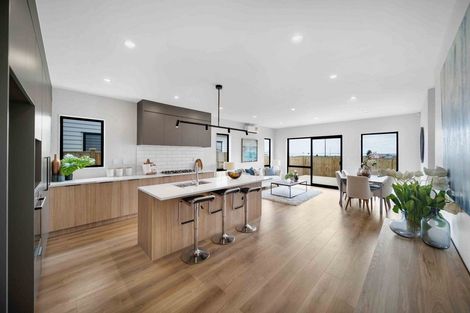 Photo of property in 12 Korowhiti Road, Clarks Beach, 2122