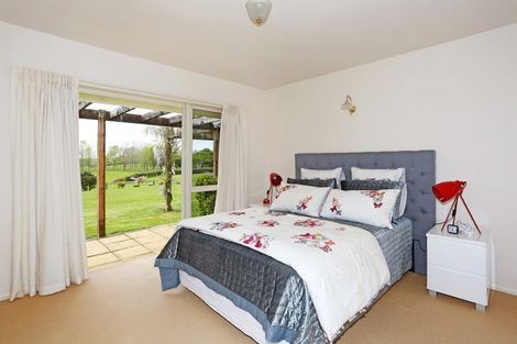 Photo of property in 33 Walters Road, Karaka, Papakura, 2580