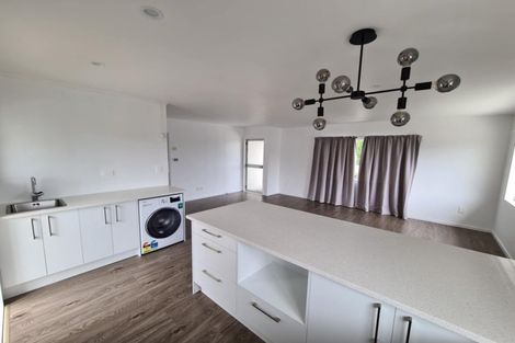 Photo of property in 18 Styca Place, Sunnyvale, Auckland, 0612