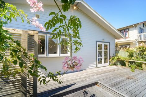 Photo of property in 35 Florence Avenue, Palmerston North, 4414