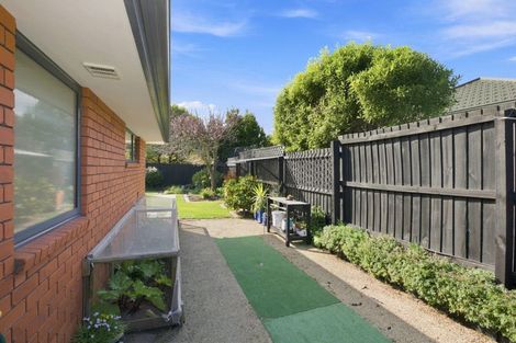Photo of property in 8 Gwen Place, Redwood, Christchurch, 8051