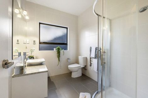 Photo of property in 16 Oak View Terrace, Schnapper Rock, Auckland, 0632