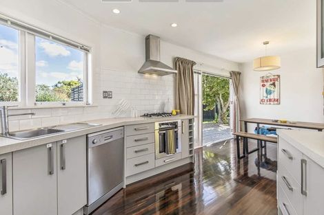 Photo of property in 15 Saffron Street, Birkdale, Auckland, 0626