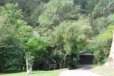 Photo of property in 131 Pinehaven Road, Pinehaven, Upper Hutt, 5019